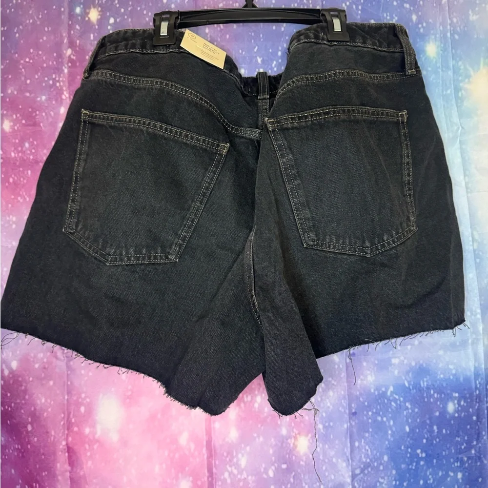 New universal thread black mid rise 90’s baggy shorts 🛍